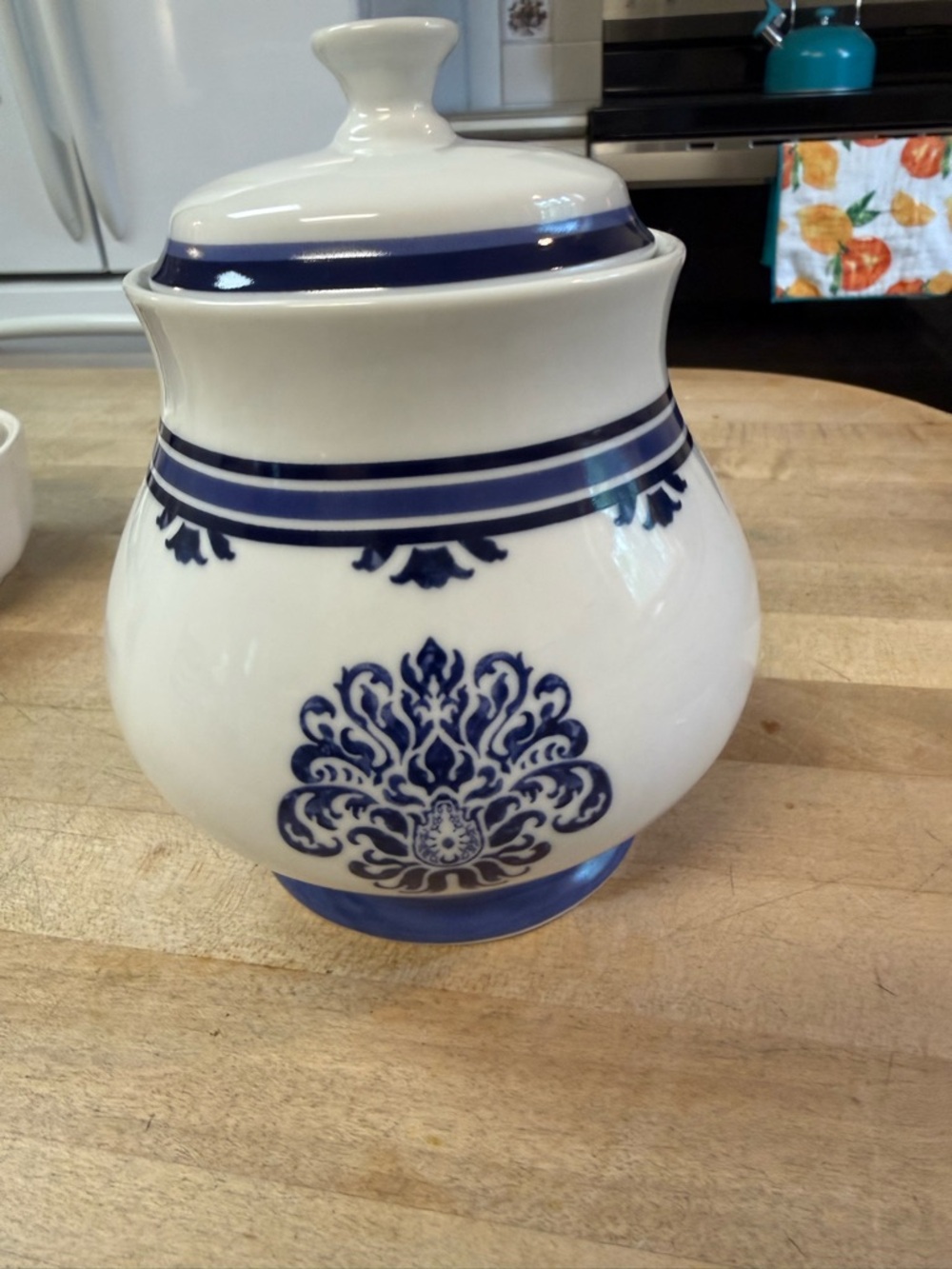 Chelsea canister by Nanette Vacher